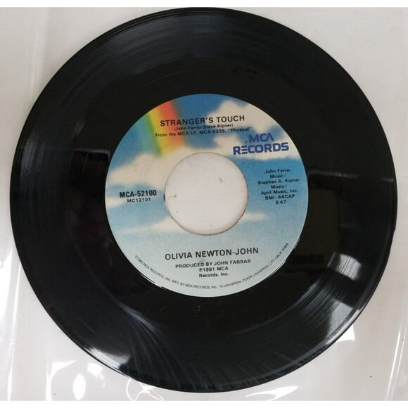 Record 45 RPM Vinyl Olivia Newton-John Heart Attack / Stranger's Touch MCA  1981 - Picture 2 of 4